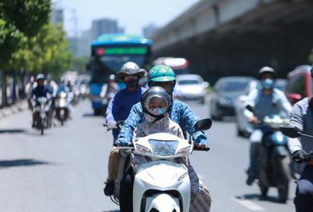 Nắng nóng gay gắt tại Bắc Bộ và miền Trung kéo dài trong ít nhất 10 ngày tới