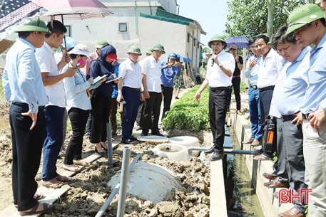 Mỗi hộ gia đình nông thôn Hà Tĩnh cần có 2 - 3 thùng, giỏ phân loại trở lên