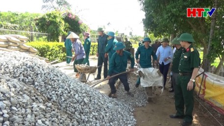 Hơn 200 cán bộ, chiến sỹ LLVT giúp các địa phương xây dựng NTM
