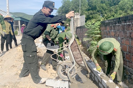 Tuổi trẻ Hà Tĩnh góp sức trẻ hỗ trợ xã Kỳ Văn xây dựng Nông thôn mới