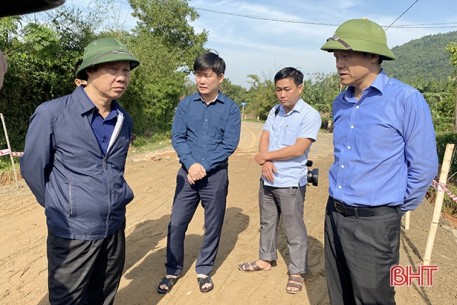 Tập trung xử lý các điểm sạt lở, đảm bảo giao thông