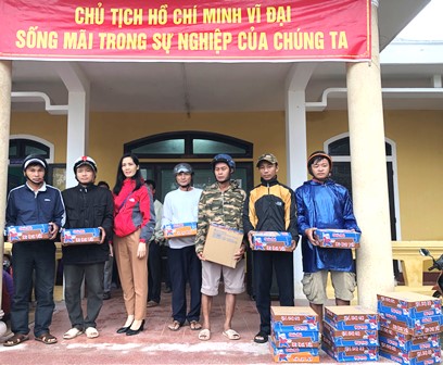 Các cấp Hội phát động quyên góp, ủng hộ để chia sẻ khó khăn với miền Trung