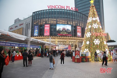 Hà Tĩnh đón Noel trong tiết trời rét buốt, mưa phùn