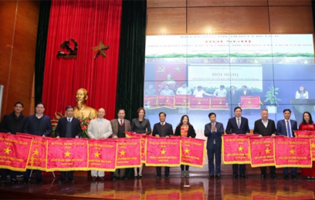Sở Văn hóa, Thể thao & Du lịch Hà Tĩnh nhận Cờ thi đua xuất sắc của Bộ Văn hóa, Thể thao & Du lịch.
