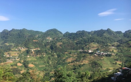 Trưởng thôn hiến đất làm đường ở xã vùng cao