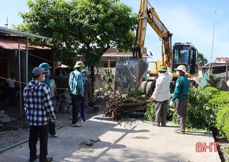 Cẩm Xuyên hồ hởi hiến đất mở rộng đường, nâng chất tiêu chí giao thông