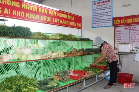 Gian hàng “không người bán, vạn người mua” ở Hà Tĩnh
