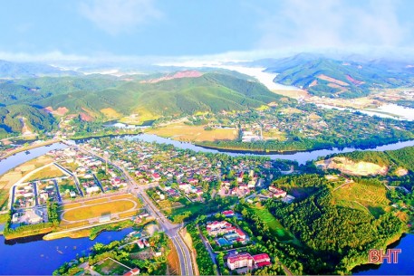 Chủ tịch nước tặng Huân chương Lao động hạng Ba cho huyện Vũ Quang về thành tích xây dựng nông thôn mới