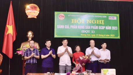 Sản phẩm tinh bột nghệ Thu Hằng (Sơn Trà) được công nhận đạt tiêu chuẩn OCOP 3 sao