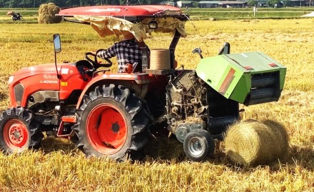 Hiệu quả từ việc thu gom rơm rạ bằng máy