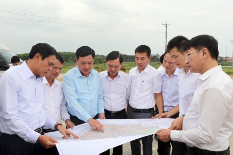 Chủ tịch UBND tỉnh kiểm tra sản xuất đầu năm mới