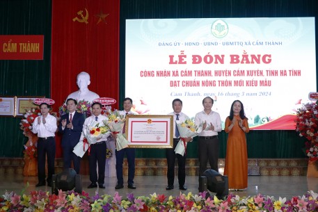 Cẩm Thành đón bằng công nhận xã đạt chuẩn nông thôn mới kiểu mẫu