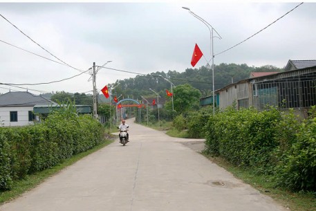 Kêu gọi xây dựng hơn 1,4 km đường điện thắp sáng làng quê