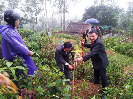 Thị xã Hồng Lĩnh : Hưởng ứng Lễ ra quân làm giao thông và phát động tết trồng cây đầu năm 2013.