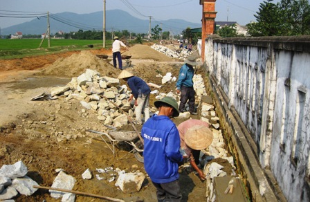 Sôi nổi phòng trào hiến đất làm đường giao thông ở Kỳ Thư