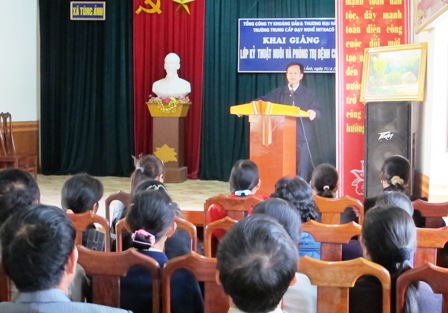 Tùng Ảnh: Tổ chức đào tạo nghề chăn nuôi lợn cho người dân