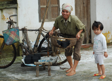 Cuộc sống của nhiều hộ nông dân vẫn đang rất khó khăn.