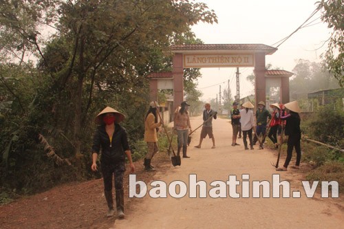 ĐVTN Thiền Nộ 2 ra quân phát quang, vệ sinh đường làng, ngõ xóm