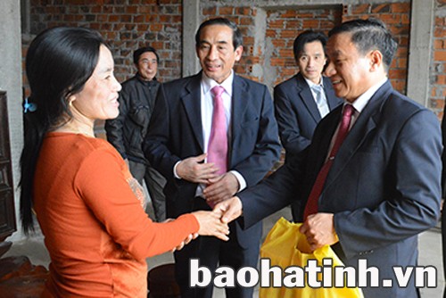 Lãnh đạo tỉnh chúc tết bà con nhân dân thôn Đông Yên (Kỳ Lợi - Kỳ Anh)