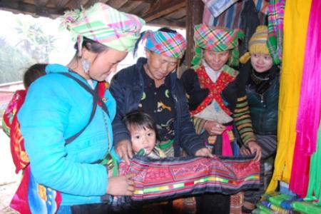 Đường mới đón xuân về bản