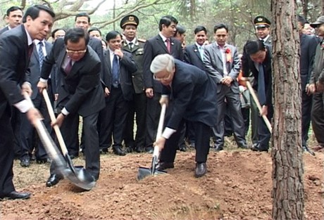 Tổng Bí thư phát động "Tết trồng cây nhớ Bác"