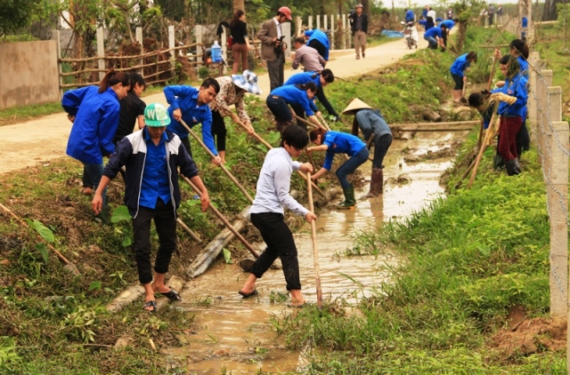 Ra quân hưởng ứng “Ngày môi trường xanh - sạch - đẹp”