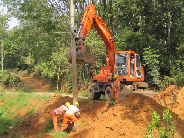 Vũ Quang: Phấn đấu di dời 245 cột điện nằm trong hành lang an toàn giao thông