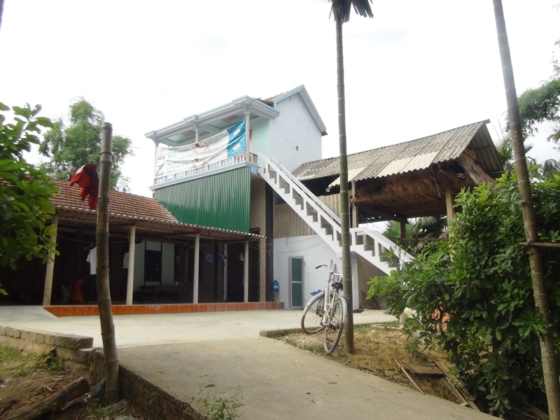 Nhà ở chống lũ cho dân nghèo miền trung