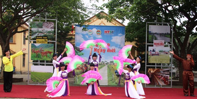 Màn chào hỏi của đội Thạch Bằng
