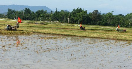 Trường Lộc: Huy động cơ giới, ra quân sản xuất hè thu