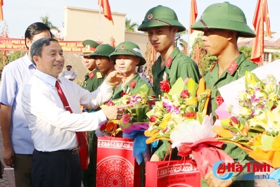 Chủ tịch UBND tỉnh điện khen việc hoàn thành tốt giao quân đợt 2