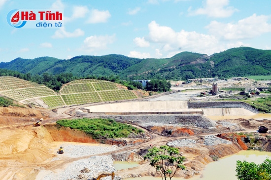 Trên công trường Dự án Thủy lợi Ngàn Trươi - Cẩm Trang