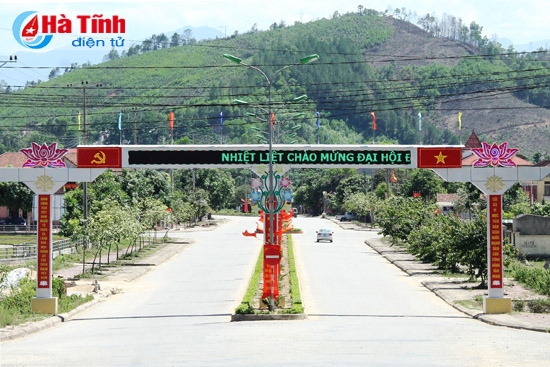 Cổng chào điện tử mới được đầu tư xây dựng nhằm chào mừng đại hội Đảng các cấp
