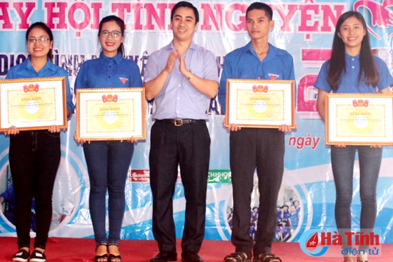 ĐH Hà Tĩnh tổng kết chiến dịch Mùa hè xanh 2015