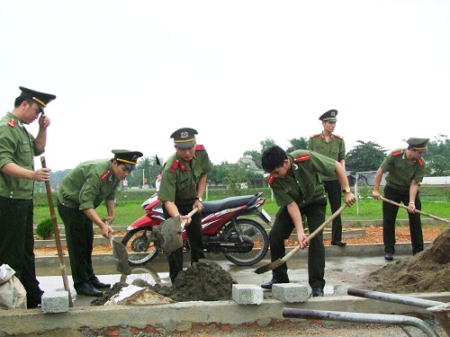 Tuổi trẻ Công an tỉnh chung sức xây dựng nông thôn mới
