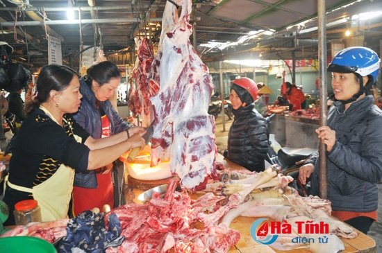 Thực phẩm sau tết: Rau đắt, thịt, hải sản phong phú