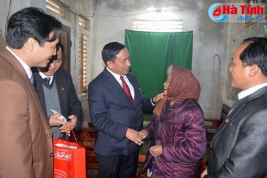Bí thư Tỉnh ủy chúc tết một số đơn vị, gia đình chính sách