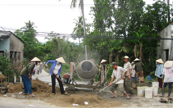 Lòng dân trên những con đường mới