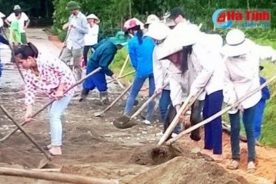 Làm GTNT theo cơ chế hỗ trợ xi măng ở Vũ Quang quá chậm!
