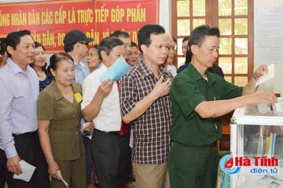 Bầu cử ở Hà Tĩnh: Cử tri đi bỏ phiếu đạt 99,72%