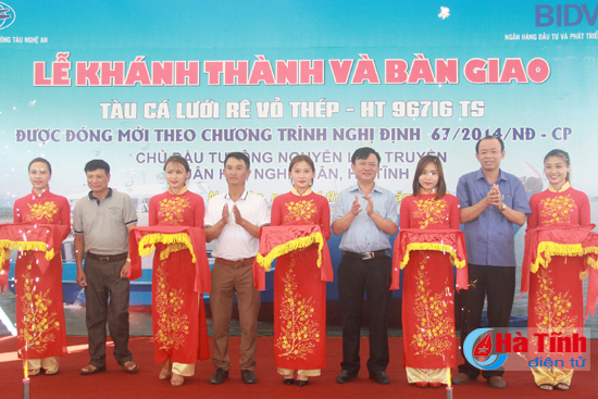 Hạ thủy tàu vỏ thép đầu tiên tại Hà Tĩnh