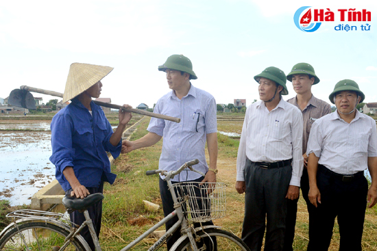 Huy động nhân lực, máy móc đẩy nhanh tiến độ gieo cấy hè thu