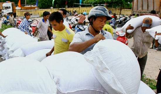 Thủ tướng quyết định tăng thời gian hỗ trợ ngư dân, diêm dân 4 tỉnh miền Trung