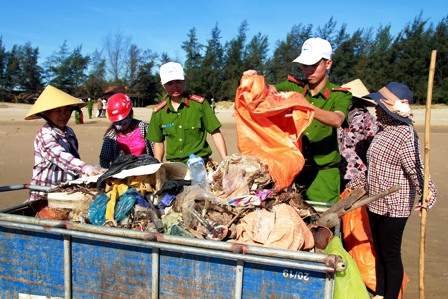 Huyện Nghi Xuân hưởng ứng chiến dịch “Hãy làm sạch biển”