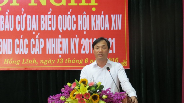Đồng chí Hoàng Trung Dũng – Ủy viên BTV Tỉnh ủy, Trưởng Ban Tuyên giáo Tỉnh ủy, Trưởng Đoàn chỉ đạo của Tỉnh ủy phát biểu tại Hội nghị
