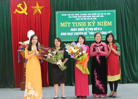 Mít tinh kỷ niệm ngày quốc tế phụ nữ 8-3