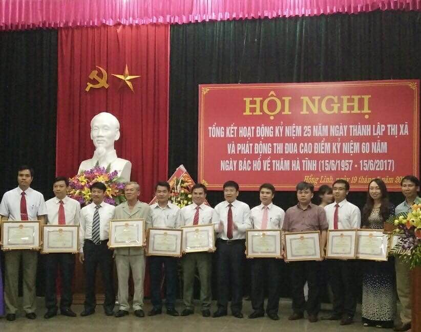 Thị xã  Hồng Lĩnh: Tổng kết các hoạt động chào mừng kỷ niệm 25 năm thành lập thị xã và phát động thi đua cao điểm kỷ niệm 60 năm ngày Bác Hồ về thăm Hà Tĩnh.