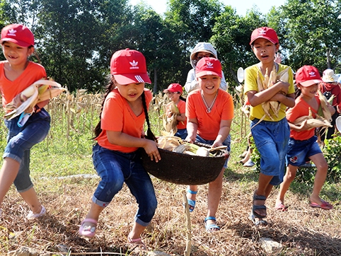 Trải nghiệm học đường “Một ngày làm nông”