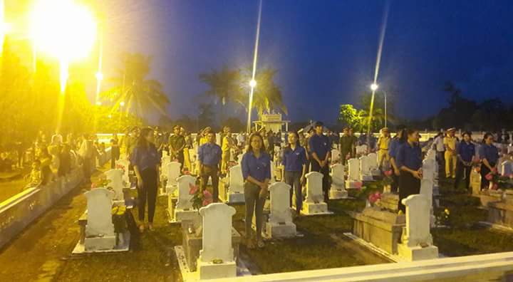 Lãnh đạo cấp ủy, chính quyền, đoàn viên thanh niên TX Kỳ Anh thắp nên tri ân tưởng nhớ các Anh hùng liệt sỹ tại Nghĩa trang Liệt sỹ Kỳ Anh
