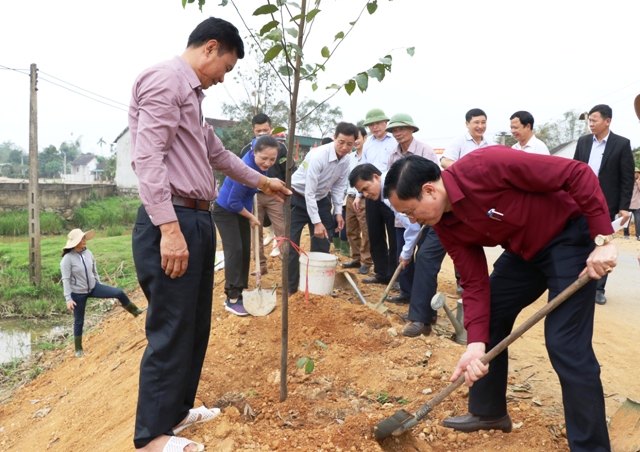 Đức Thọ ra quân Tết trồng cây năm 2018